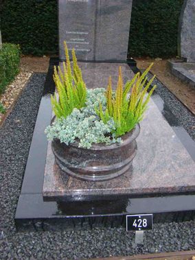 Netjes af met grind en mooie planten